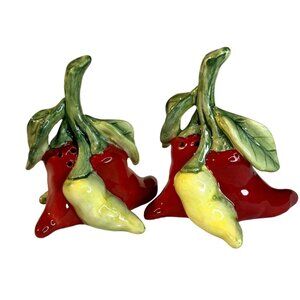 Red & Green Peppers Salt & Pepper Shaker Set NOB